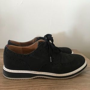 Women’s Tommy Hilfiger black flat shoe 8.5